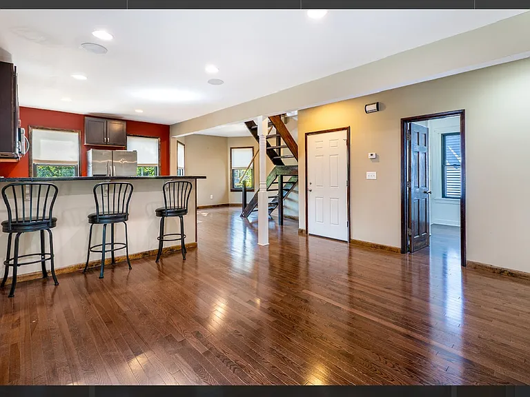 129 Saint James Pl — Photo 1