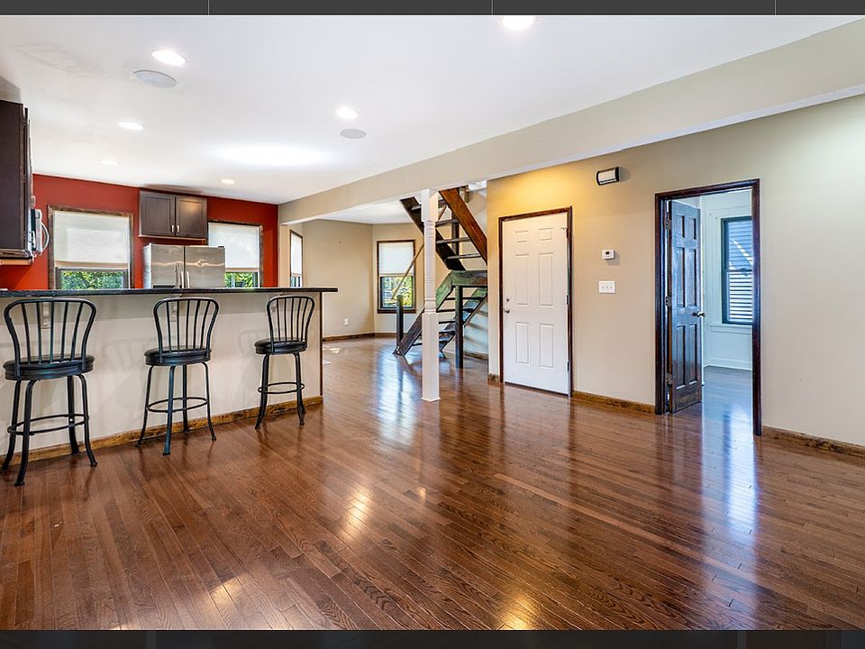 1st image of 129 Saint James Pl