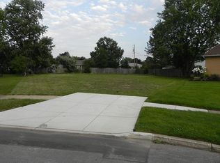 17 Hampton Ct, Williamsville, NY 14221