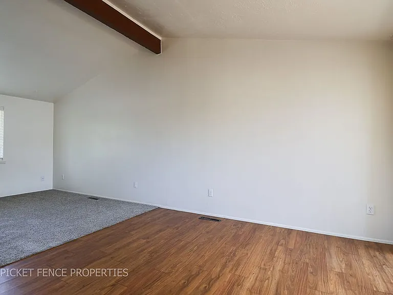 1488 E 8th St — Photo 5