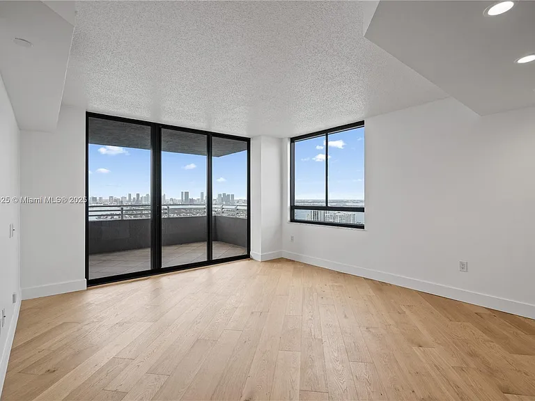 1300 West Ave #2700 — Photo 8
