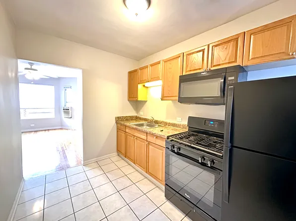 1340 W Argyle St APT 3S, Chicago, IL 60640
