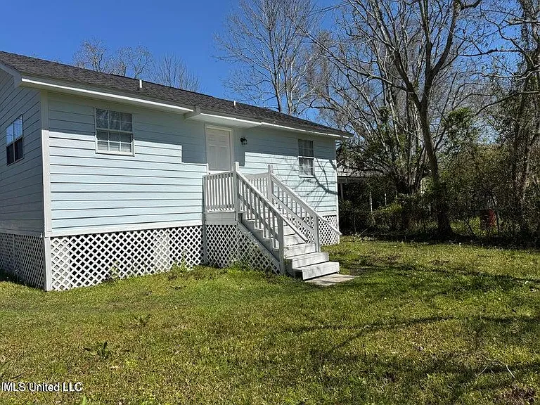 2306 Lewis Ave — Photo 8