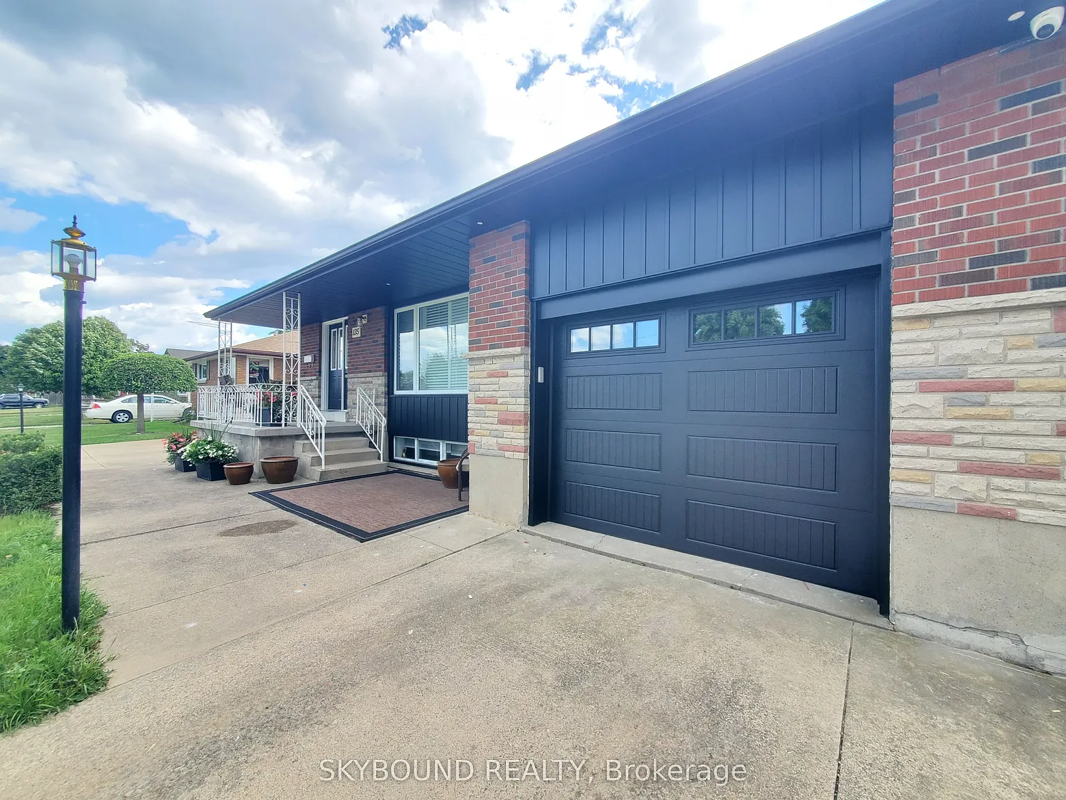 3 bed, $2,220 — Photo 2