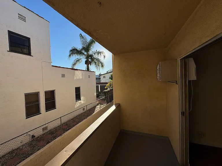 617 N Orange Dr — Photo 13