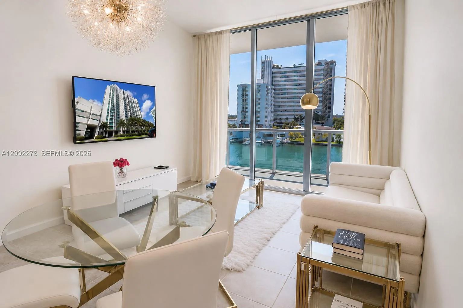 Eloquence On The Bay Condo — Photo 3