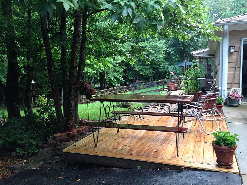 2nd image of 520 Yankee Rd