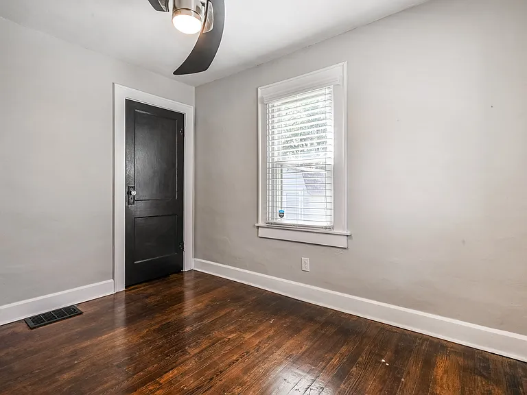 957 E Yoke St — Photo 10