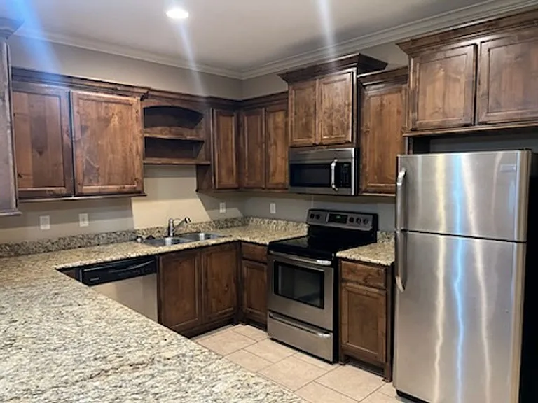 3923 Mobley Cir — Photo 8