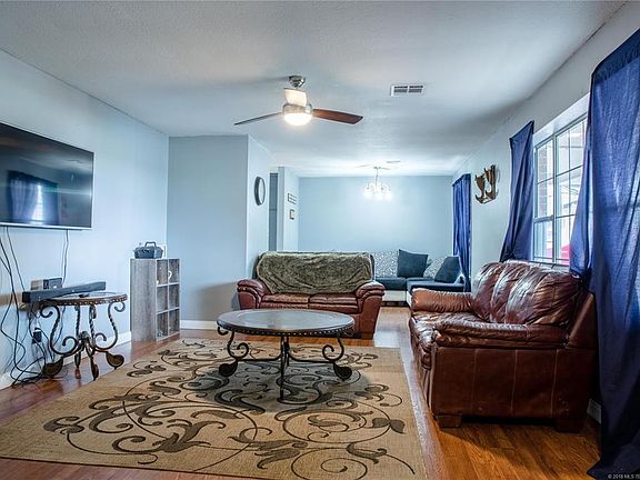 3rd image of 121 West Dr
