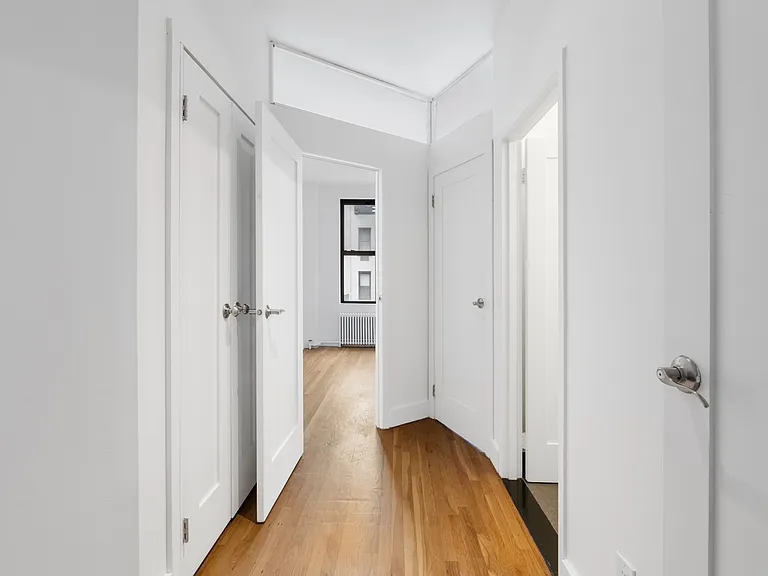 229 E 53rd St #3-E — Photo 14