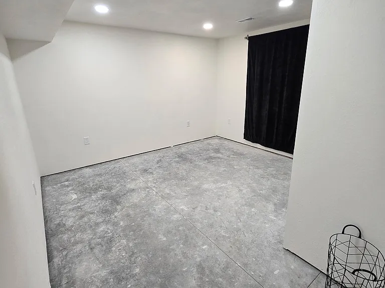 481 Green Tree Dr — Photo 1