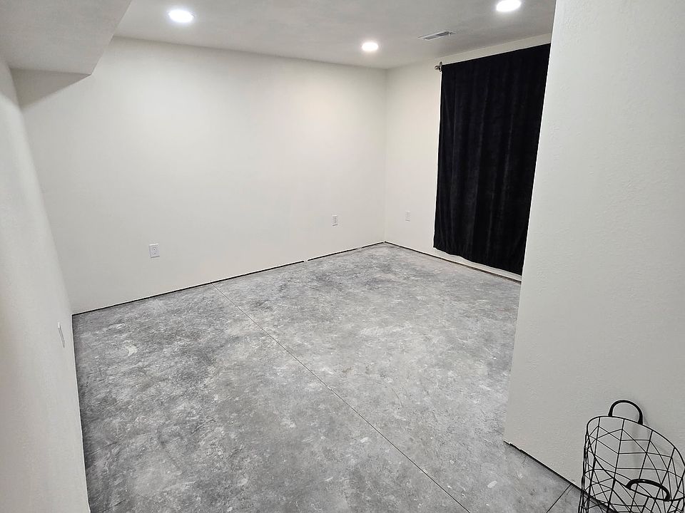 1st image of 481 Green Tree Dr