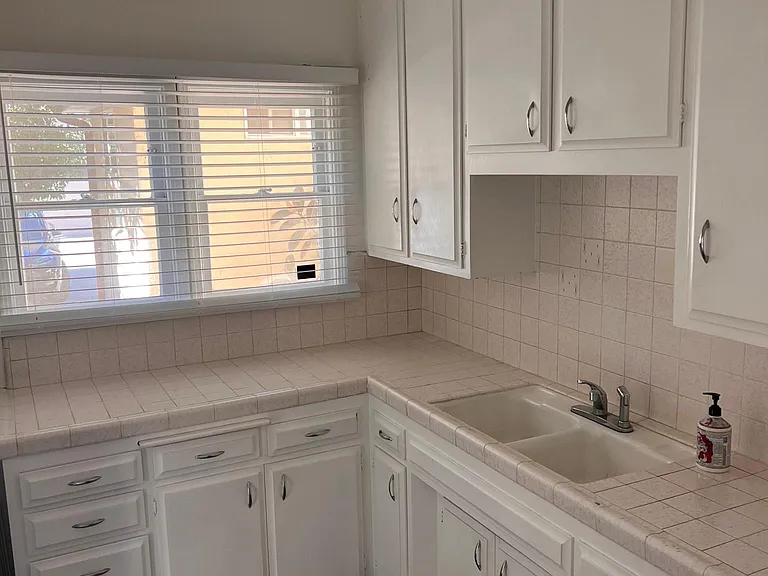 4321 Cahuenga Blvd — Photo 9