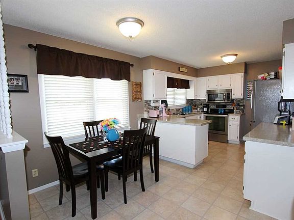 4th image of 325 Kennedy Dr