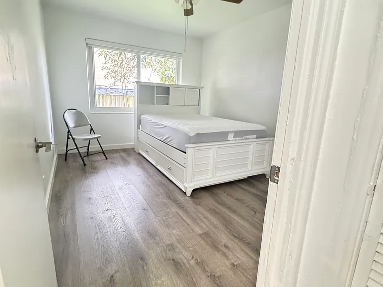 1413 SW 20th St #1 — Photo 25