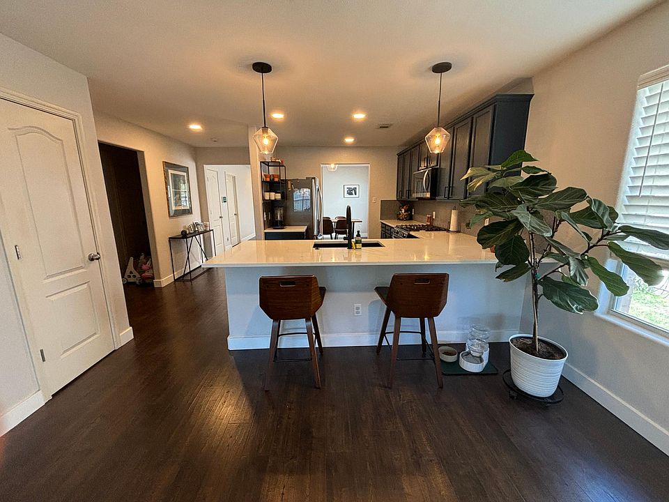 1st image of 195 Cold Spg