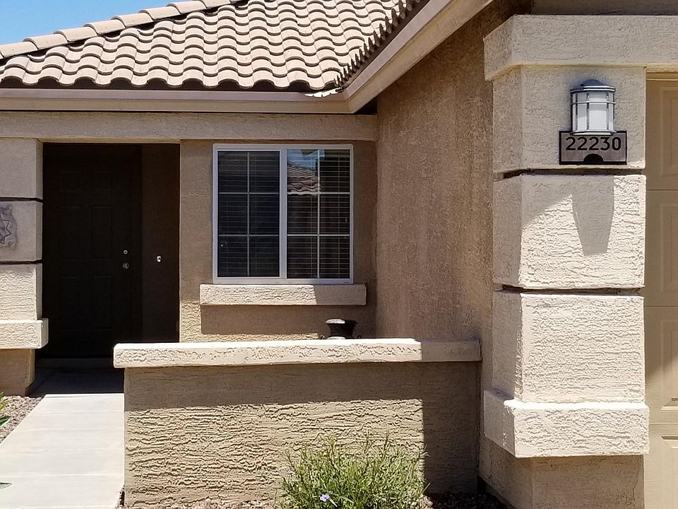 Nice front courtyard