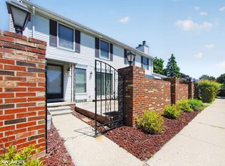 38951 Golfview Dr, Clinton Township, MI 48038
