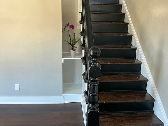 2nd image of 602 Rutherford Ave NW