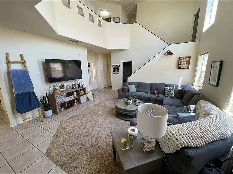7412 Peregrine Rd NE — Photo 6