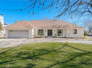 8409 Juniper St, Prairie Village, KS 66207