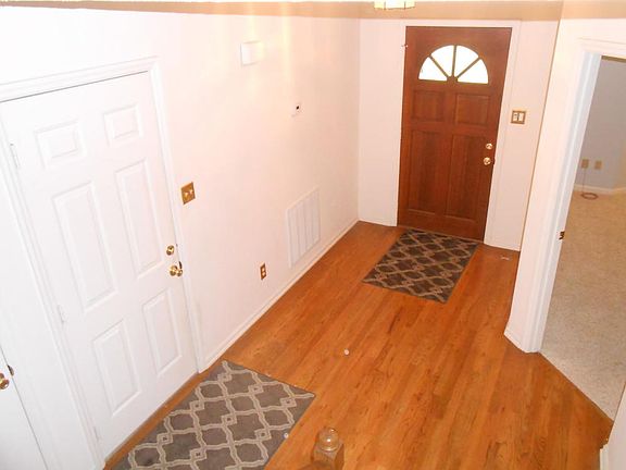 4th image of 8500 Savannah Ct
