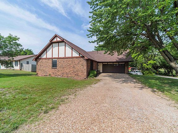 2nd image of 2935 Valley View Dr
