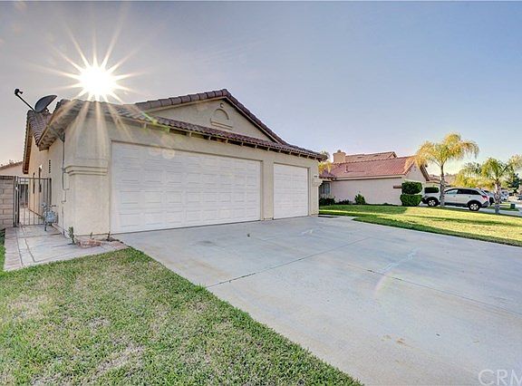 3rd image of 15595 Isleta Ln