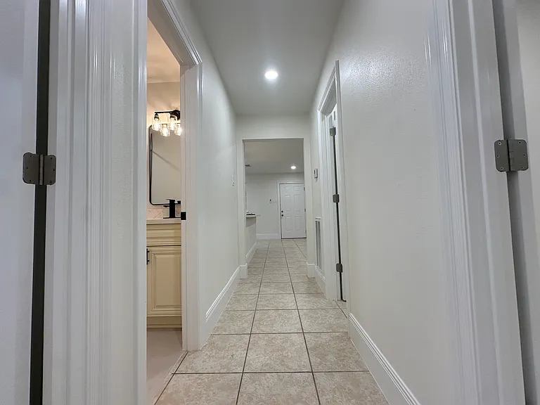 2723 Longwood Dr — Photo 10