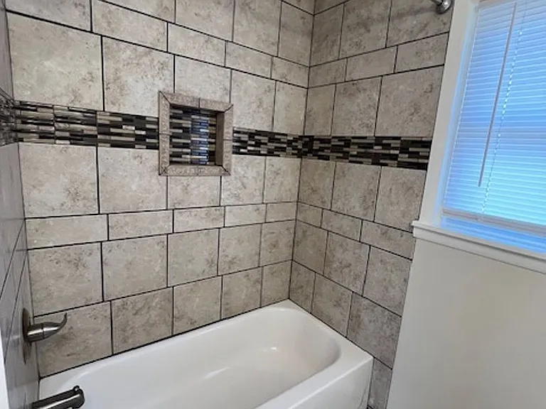 810 Woodlawn Ave — Photo 8