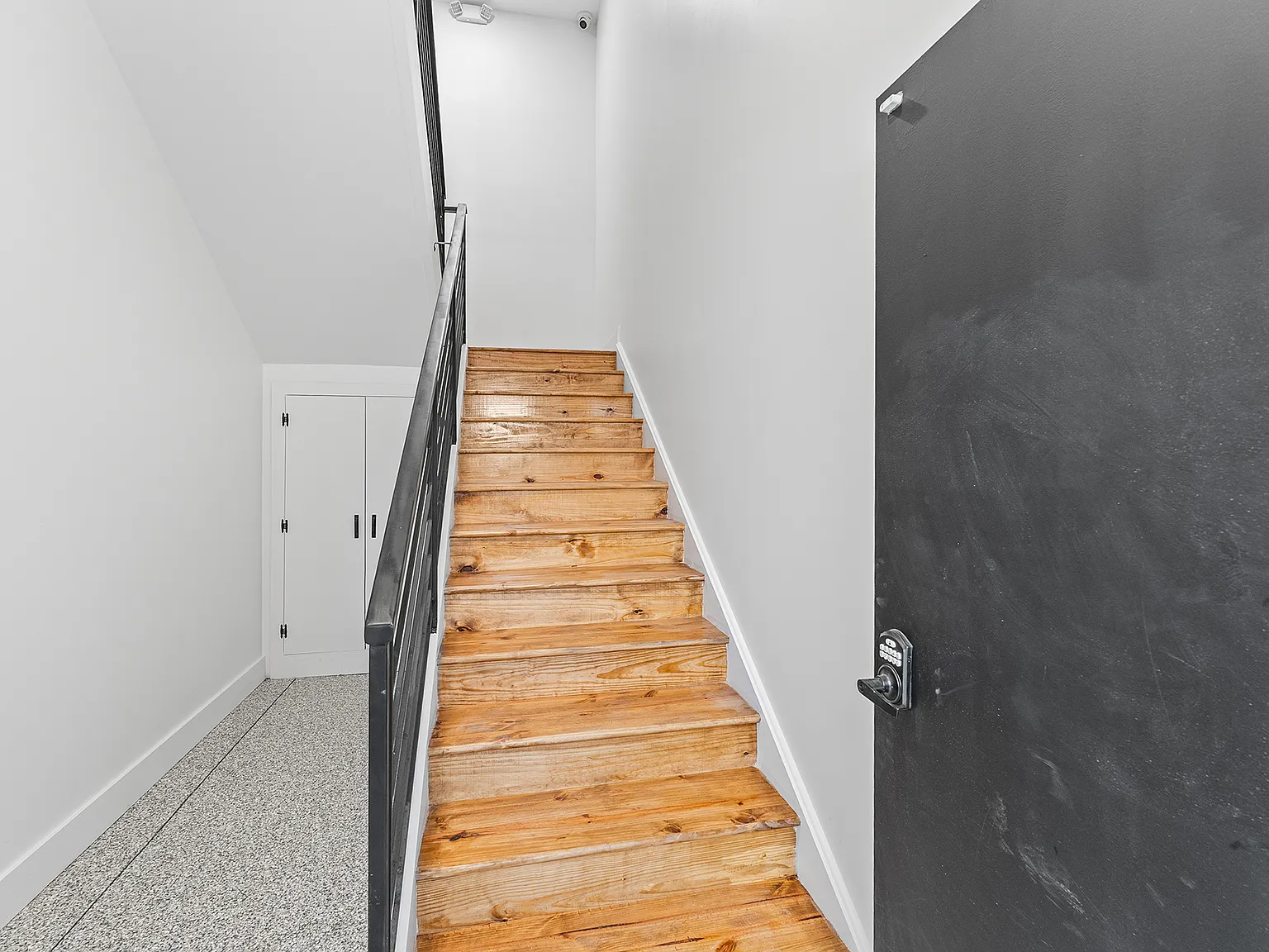2 bed, 1100 sqft, $1,850 — Photo 4