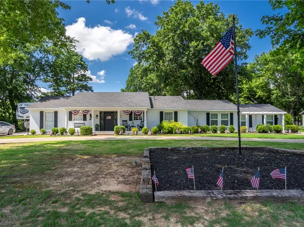 216 W Bush St, Prairie Grove, AR 72753