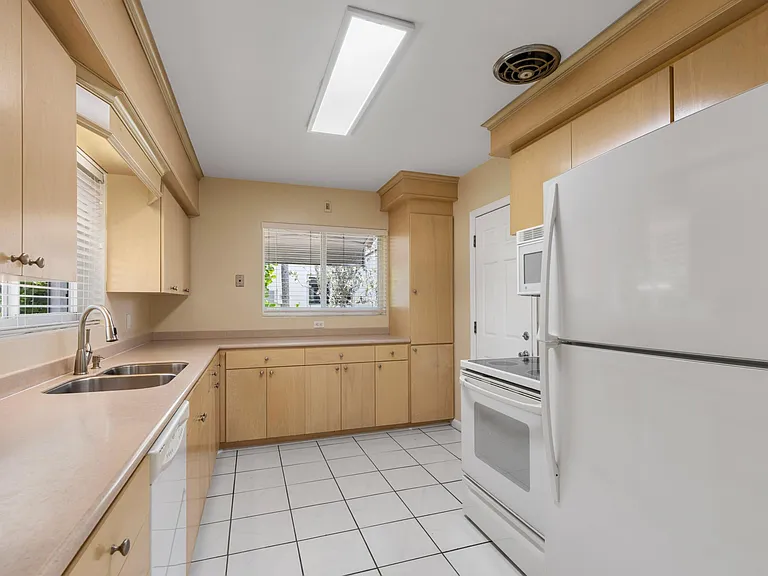 360 Palmetto St — Photo 16