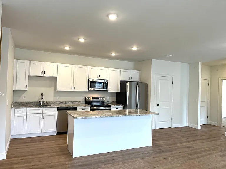 386 Saint John St #7 — Photo 2