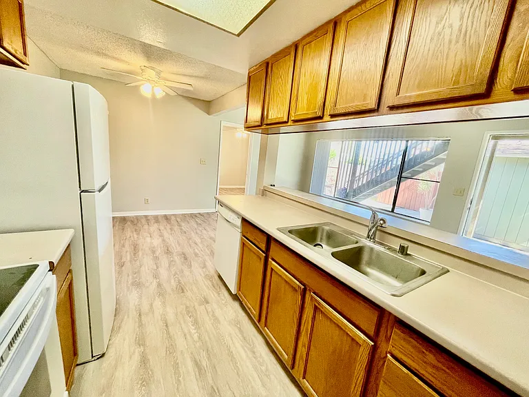 1354 Reed Ave #1 — Photo 11