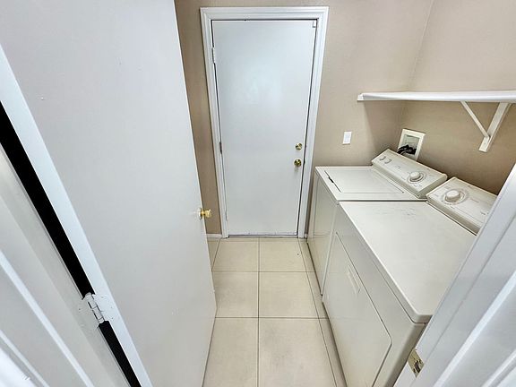 5th image of 313 Autumn Palace Ct