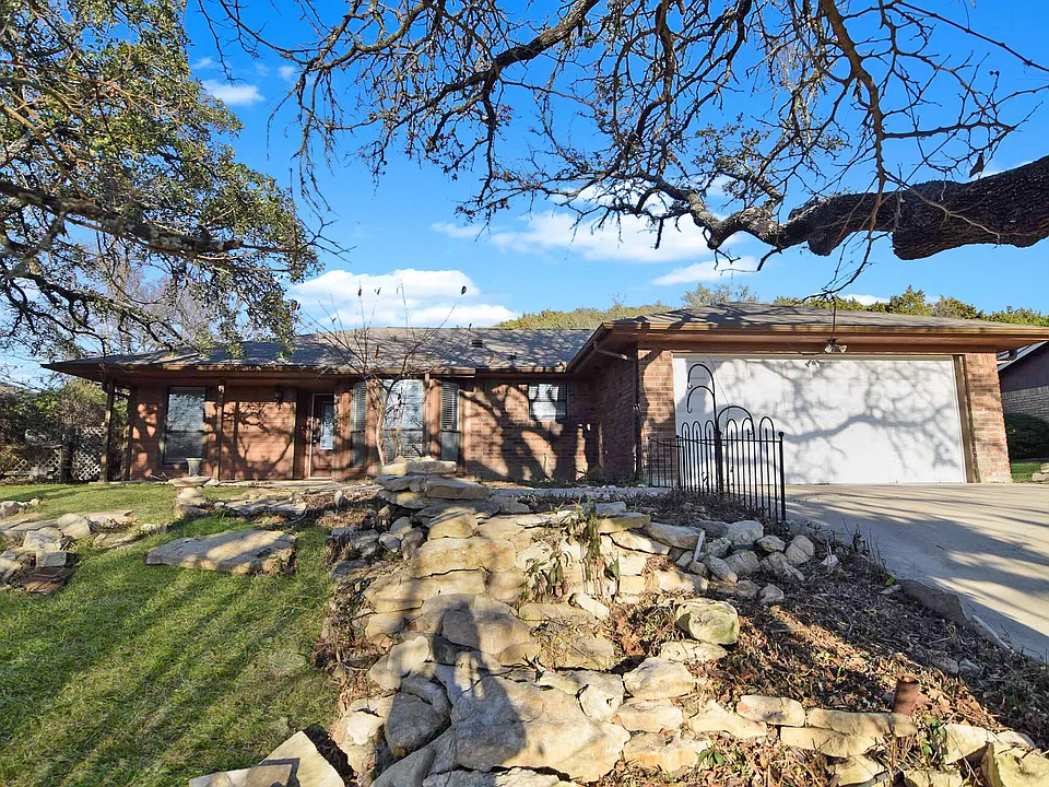 2213 Phyllis Dr