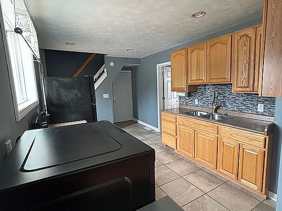 5th image of 923 Washington Ave