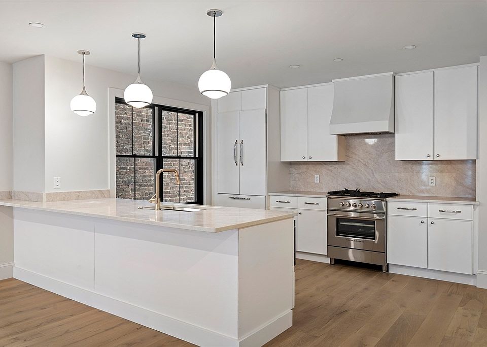1st image of 421 Saratoga #201