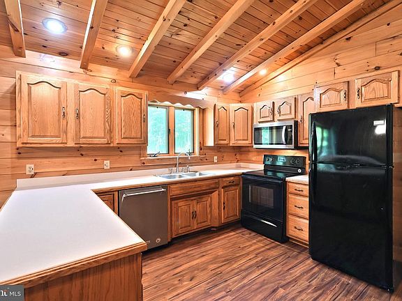 5th image of 90 White Church Rd