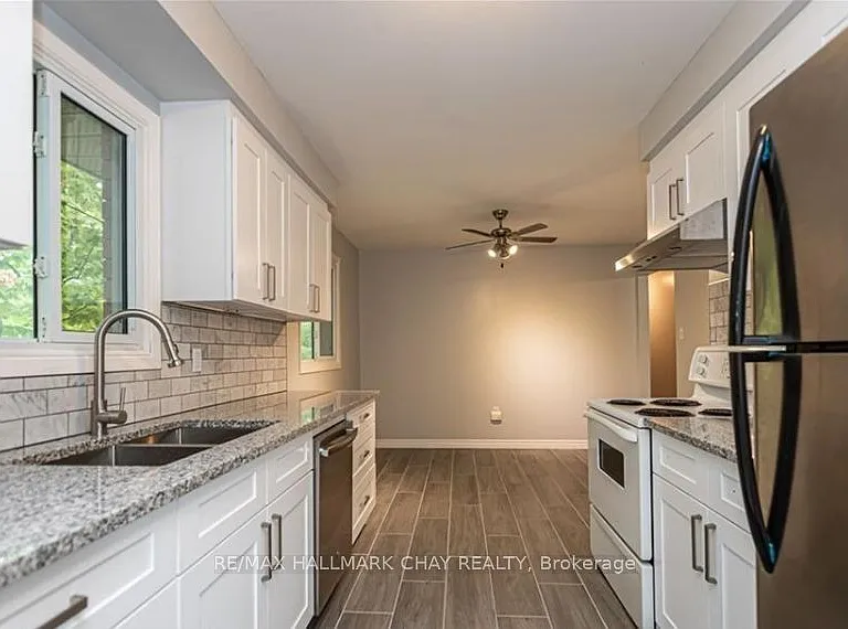 33B Grove St E #MAIN FLOOR — Photo 5