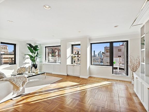 3rd image of 50 Sutton Pl S APT 21F