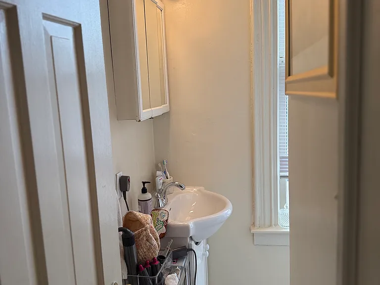 304 E Capitol St NE #4 — Photo 3