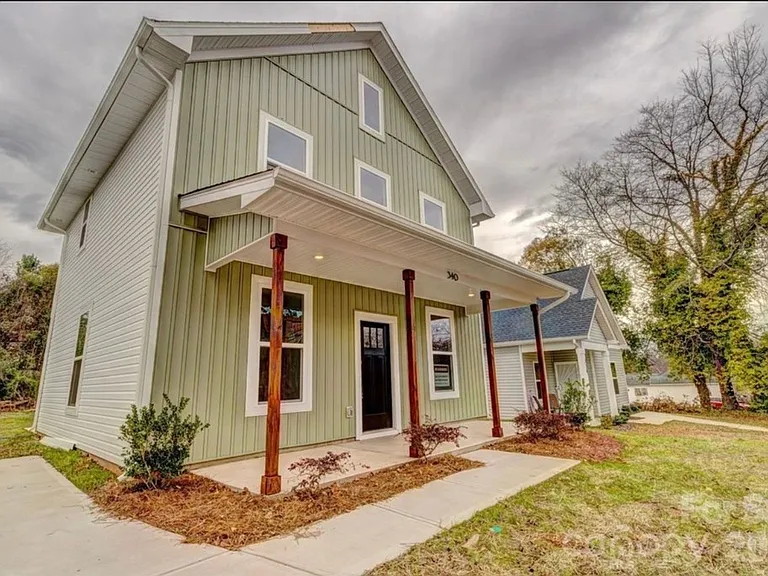 340 Hudson St — Photo 2