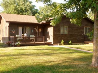 330 7th St, Windom, MN 56101