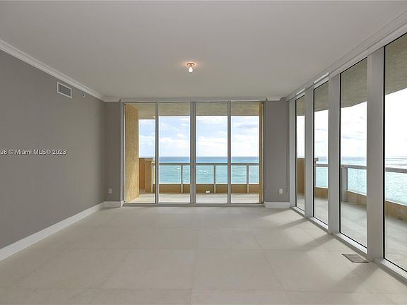 4th image of 17875 Collins Ave #2806