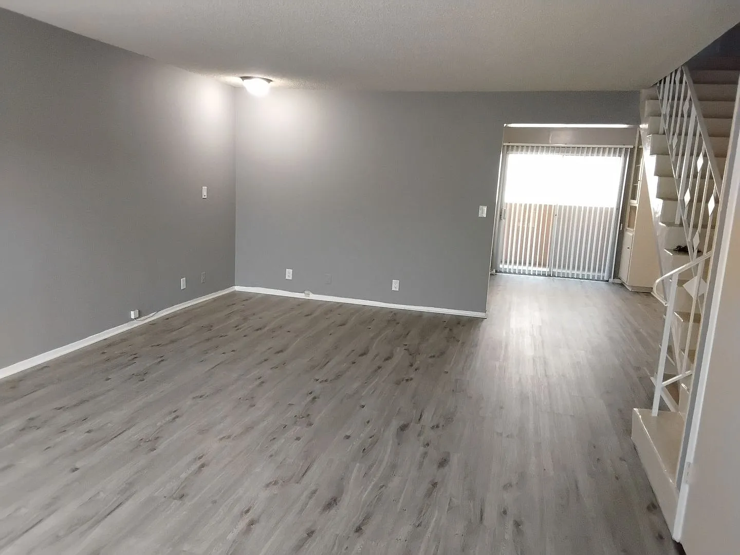 880 Victor Avenue — Photo 2