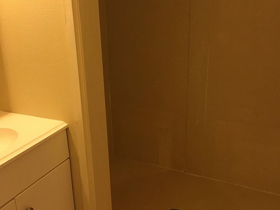 4th image of 704 Goucher St #706