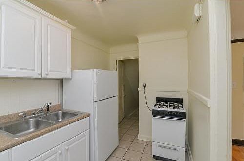 4th image of 4203 W Buena Vista St